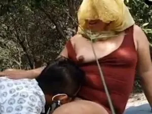 Cặp cô vợ chồng yêu dâm quay clip sex trong rừng