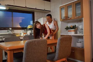 Con gái bị chồng mới của mẹ nắc mỗi ngày, cho dù đã có người yêu